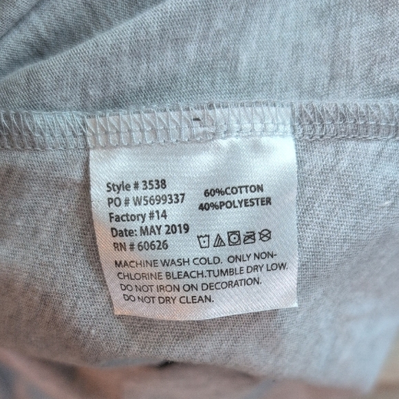 NHL Gray and Red Long‎ Sleeve Tee - Picture 7 of 8